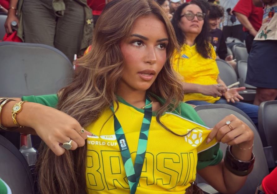 Modelja braziliane që po ndez Kupën e Botës 2026 me praninë e saj