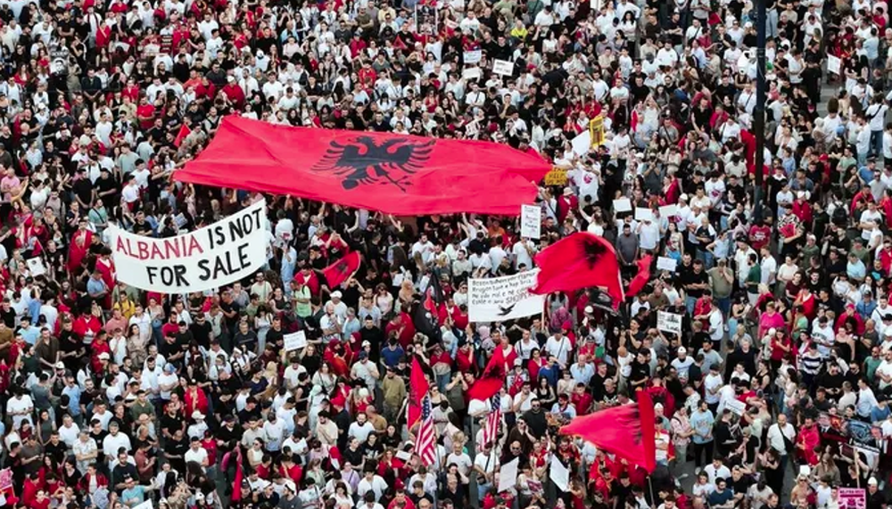 Protestuesit shqiptarë nisin krijimin e “Kuvendit Qytetar” jashtë politikës tradicionale