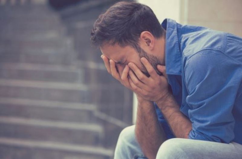 6 Shenja Fizike të Stresit që Trupi Juaj Nuk Duhet t’i Injorojë