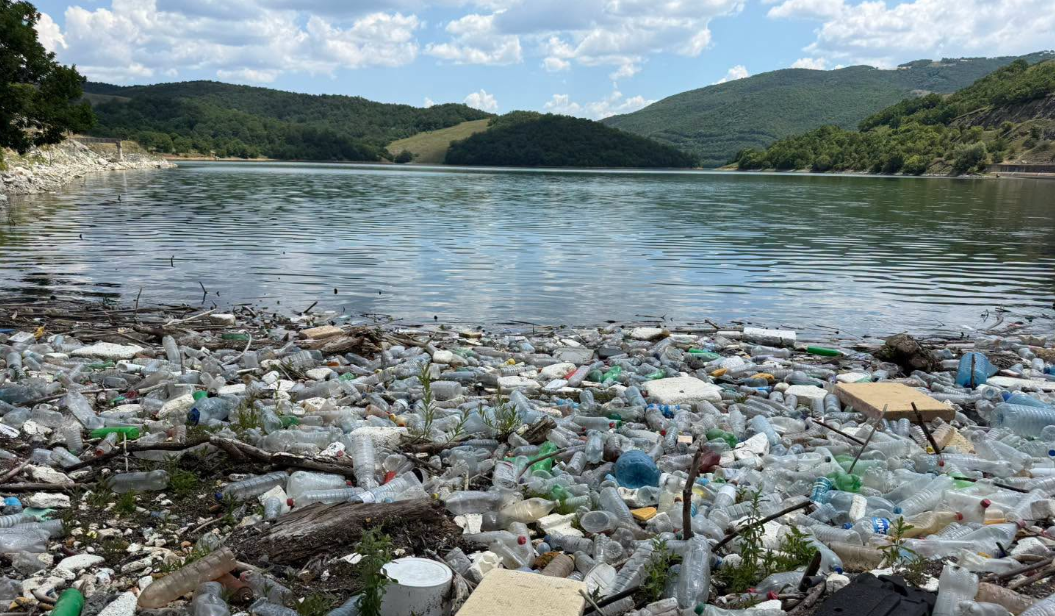 Ndotja kërcënon Liqenin e Badovcit, thirrje për veprime urgjente