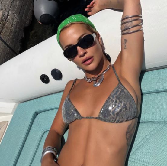 Rita Ora shijon pushimet luksoze në Mykonos për rifreskim shpirtëror