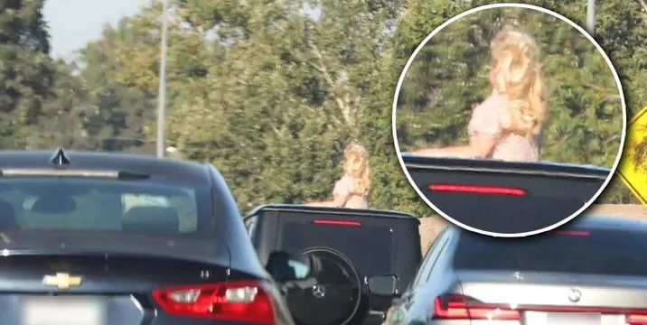 Britney sfidon rregullat, ngjitet mbi çatinë e veturës në autostradë
