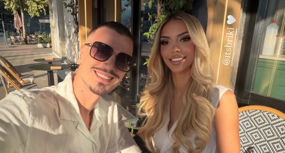 Mateo ka publikuar një selfie me Brikenën ku shfaqen të buzëqeshur dhe të lumtur së bashku.