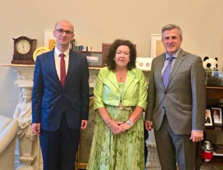 Kosova dhe Britania forcojnë lidhjet në Londër për sigurinë dhe partneritetin
