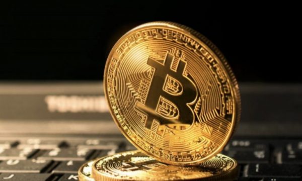 Bitcoin rikthehet fuqishëm mbi 80,000 dollarë, por sfidat mbeten