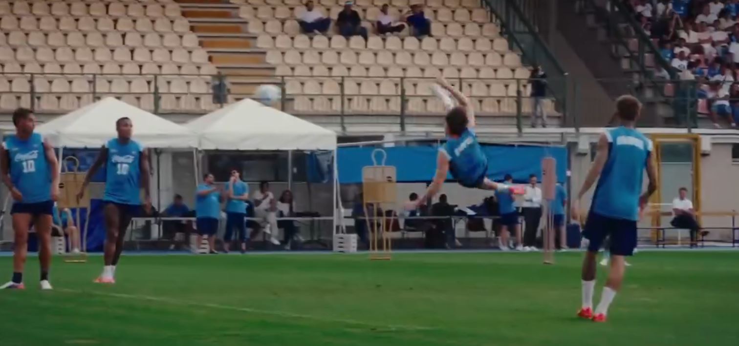 Scott McTominay mahnit me gol spektakolar në stërvitjet e Napolit