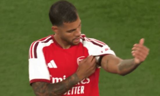 Debutimi i Guimaraes te Arsenal dhe momenti viral me shiritin e kapitenit