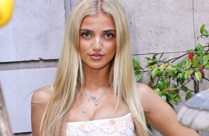 Princess Andre shkëlqen me stil veror në festën luksoze të Oh Polly