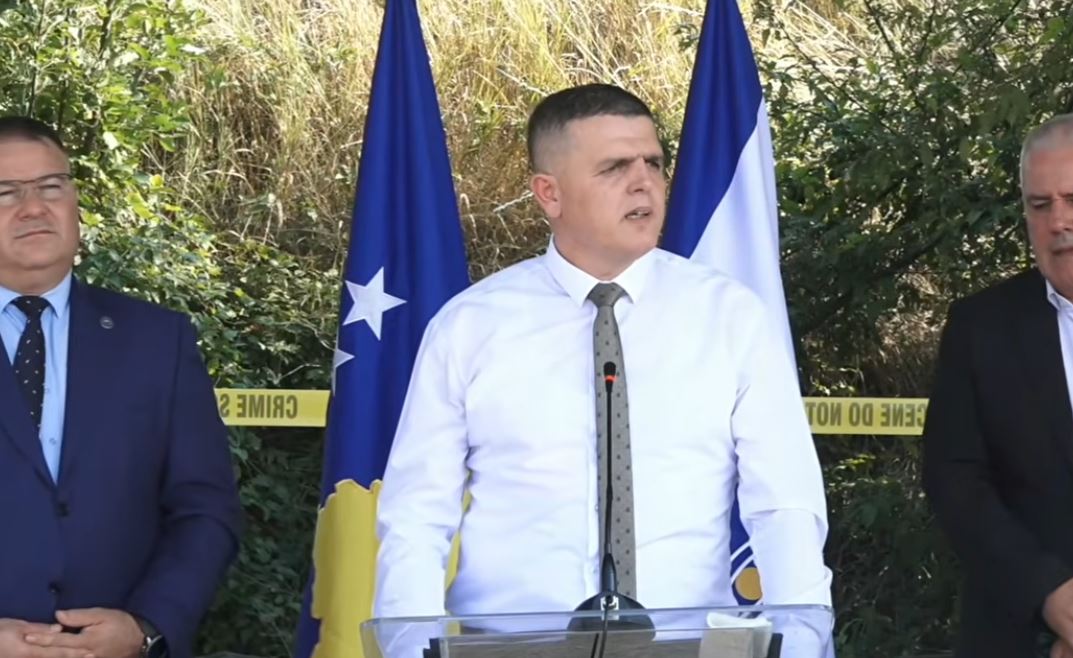 Armatimi i Ushtrisë Jugosllave në Kosovë, ende në duar të formacioneve pas luftës