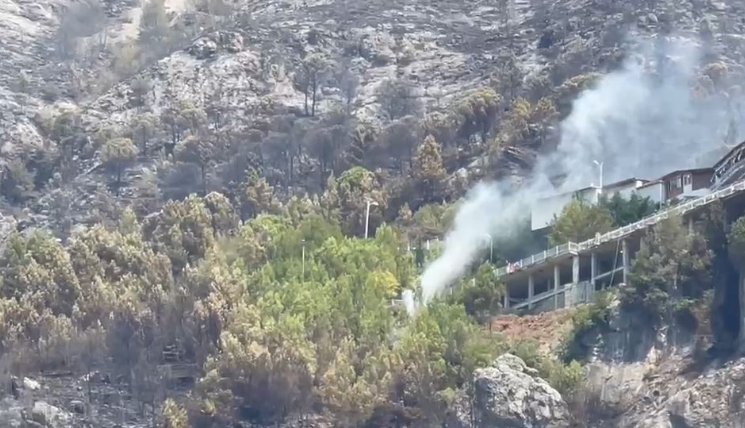 Kruja në zjarr: Dy vatra aktive dhe bizneset në rrezik