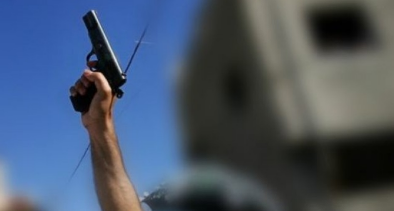 Policia e Kosovës arreston katër persona për të shtëna me armë në ahengje familjare në Prishtinë, Podujevë dhe Pejë.