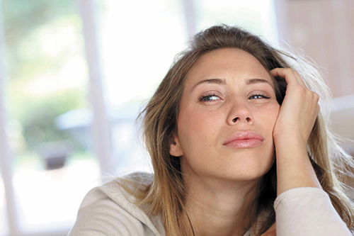 Fibromialgjia tek femrat: 8 shenja që nuk duhet t’i injoroni