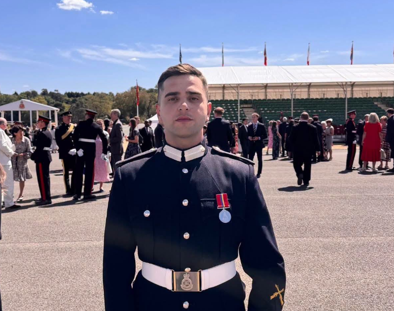 Nëntoger Kushtrim Derguti ka përfunduar me sukses Akademinë Mbretërore Ushtarake Sandhurst, një arritje e re për Forcën e Sigurisë së Kosovës.