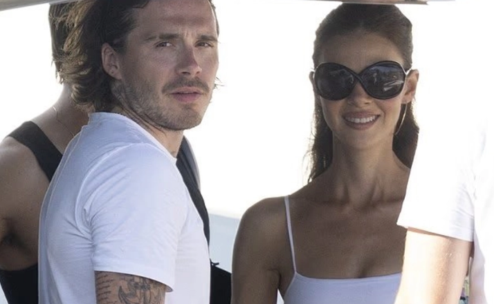 Brooklyn Beckham dhe Nicola shmangin takimin me David dhe Victoria në Saint Tropez