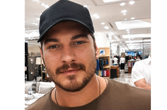 Çağatay Ulusoy ndryshon pamjen dhe ndez kuriozitetin e fansave