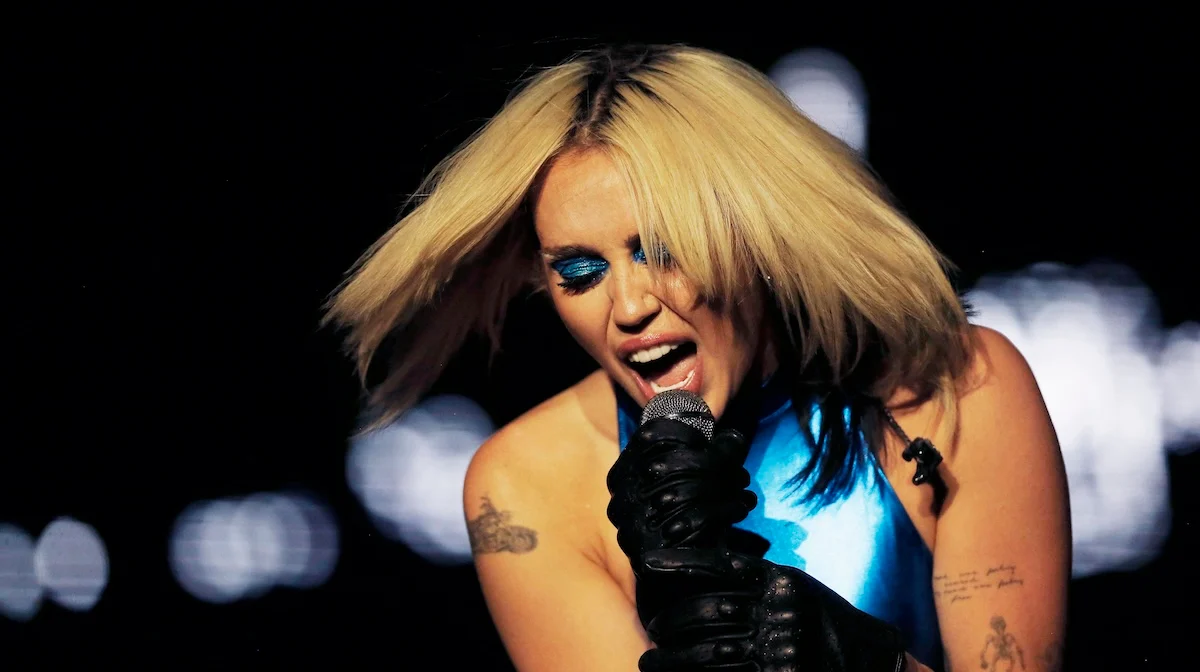 Miley Cyrus nis një kapitull të ri me një identitet të ri në rrjetet sociale