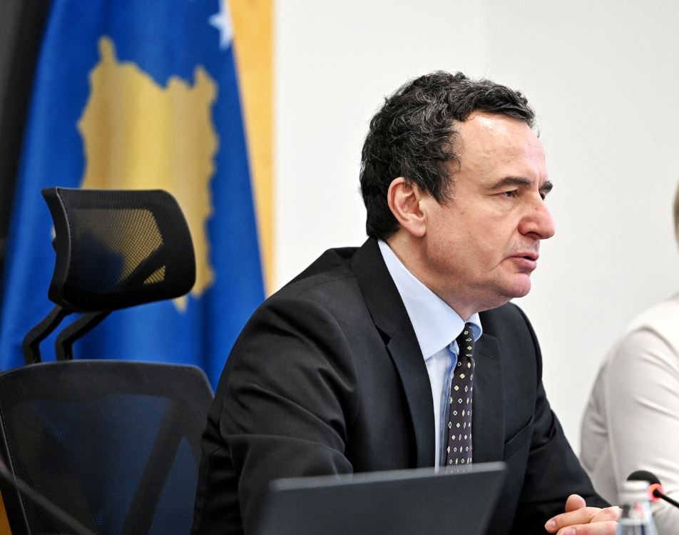 Mbi 800 km rrugë në fshatra dhe sfidat e varfërisë në Kosovë sipas Kurtit