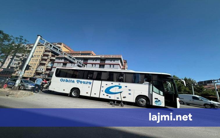 Përplasje mes trotinetit elektrik dhe autobusit në Fushë Kosovë, një i lënduar