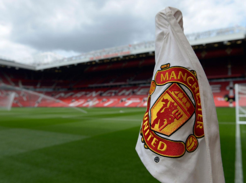 Carlos Baleba ka përfunduar testet mjekësore dhe është shumë pranë firmosjes së kontratës pesëvjeçare me Manchester United.