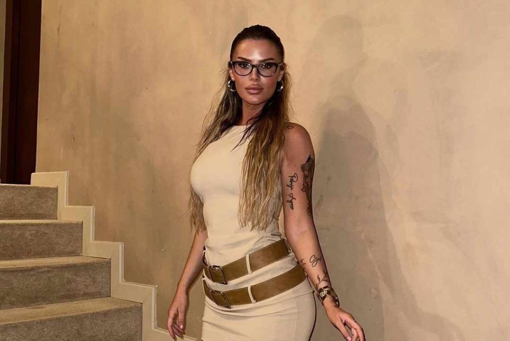 Santiana Maloku ndez rrjetin me veshjen e saj të tejdukshme
