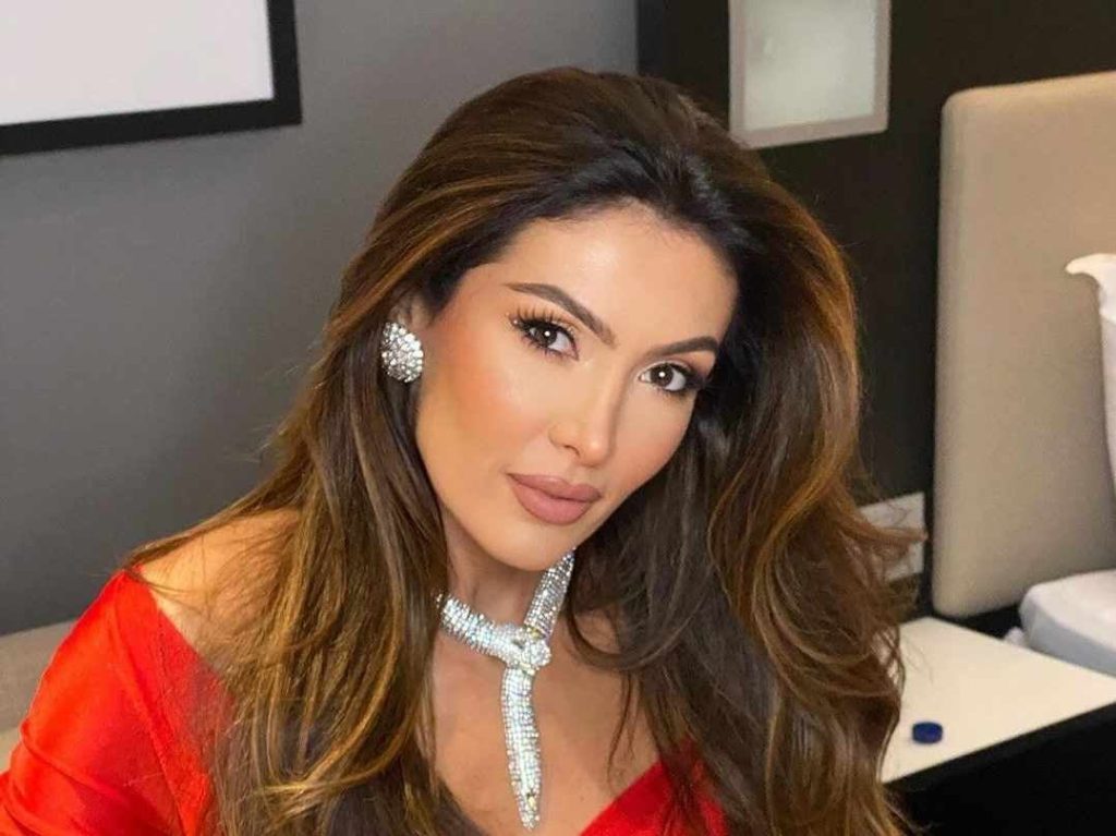 Nora Istrefi ndez rrjetin me paraqitjen e saj provokuese verore
