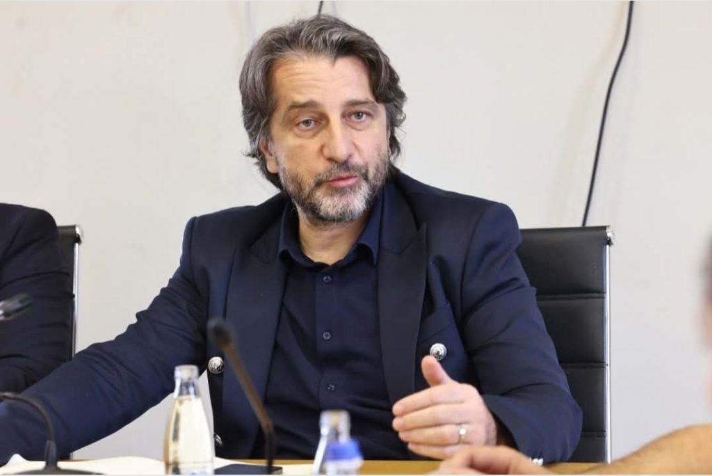 Ministri i Brendshëm i Kosovës fajtor për përdorim të armës, kritika të forta nga kryetari i Prishtinës