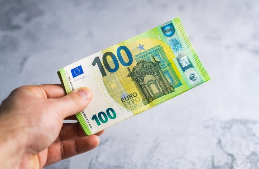Punëtorët ende pa 100 eurot e ndara nga Qeveria, shqetësime dhe vonesa
