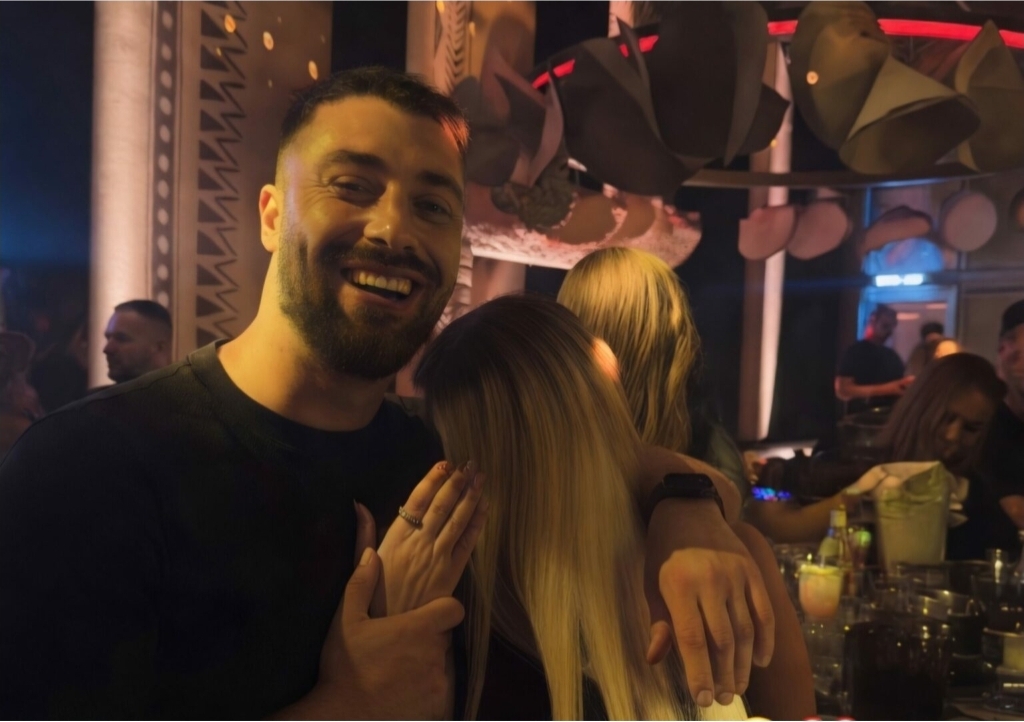 Një përqafim që ndryshoi gjithçka mes Meritonit dhe Rikes