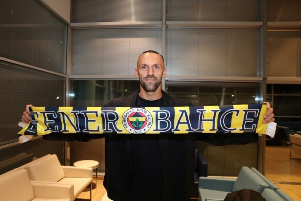 Fenerbahçe nxjerr në ankand fanellat e nënshkruara nga Vedat Muriqi