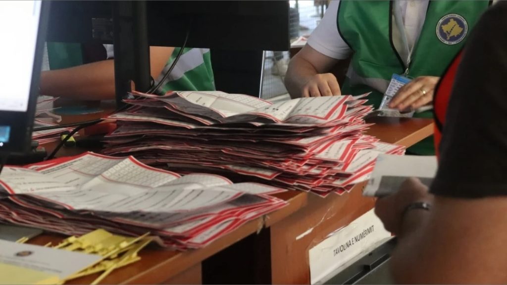 Komisioni Qendror i Zgjedhjeve ka përfunduar numërimin e votave në të gjitha 38 komunat e Kosovës, duke përfshirë 262 vendvotime në Prishtinë.