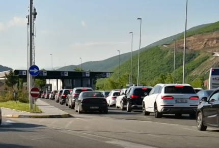 Kolonat dhe pritjet e gjata në pikat kufitare, Merdarja në qendër të vëmendjes