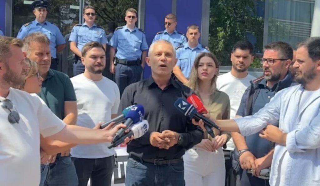Aleanca përdor thëngjillin për të denoncuar krizën energjetike dhe bllokimin politik në Kosovë