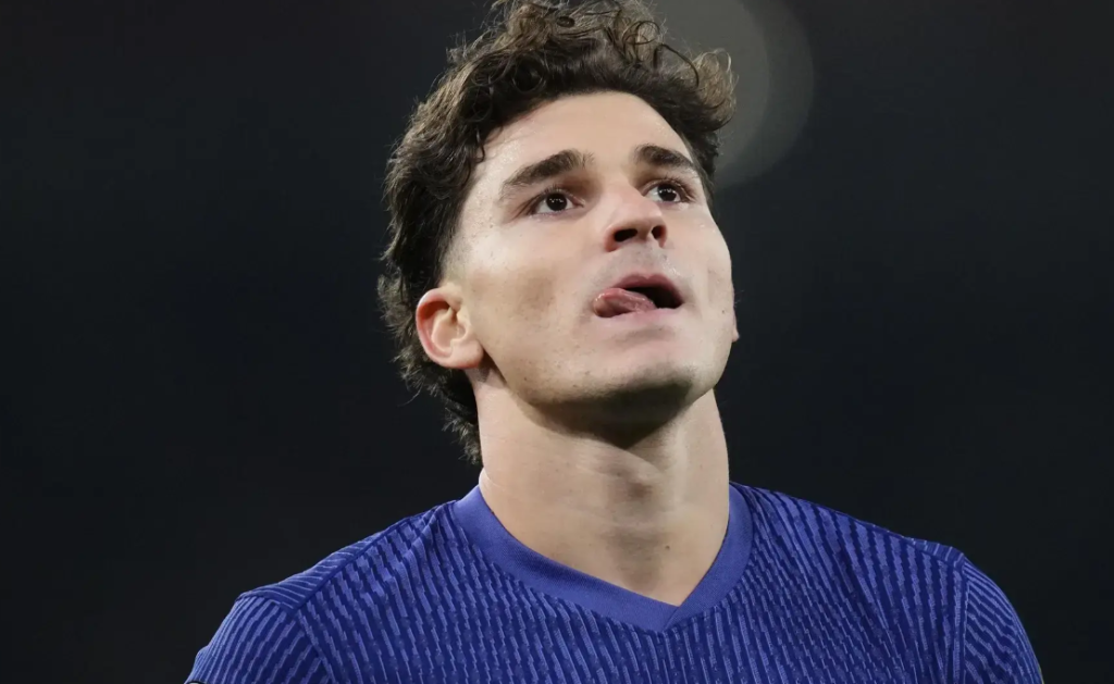 Julian Alvarez ka kërkuar një takim urgjent me drejtorin e përgjithshëm të Atletico Madridit më 14 gusht për të detyruar transferimin te Barcelona.