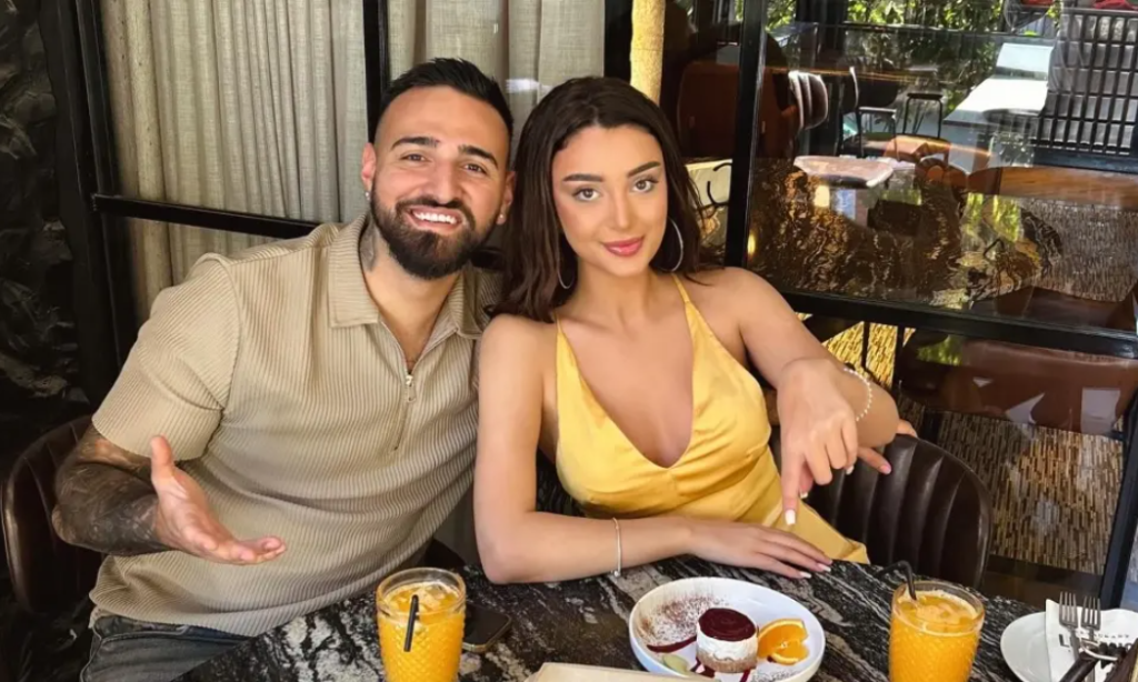 Ana dhe Kevin shijojnë pushimet e fundit para ardhjes së bebit në bregdetin e Vlorës