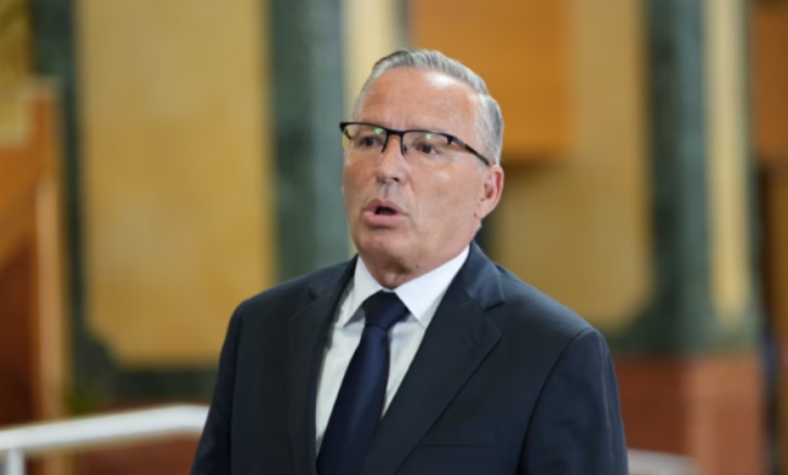 Tensionet në Kuvend dhe thirrja urgjente për konstituim