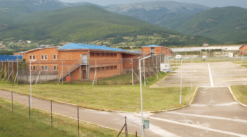 Përleshje e dhunshme në Burgun e Dubravës, një i burgosur dërgohet në QKUK me nofull të thyer