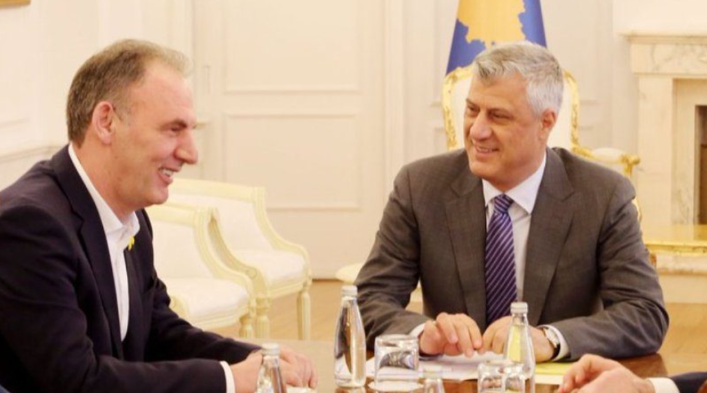 Fatmir Limaj kërkon vazhdimin e mandatit të Thaçit pas kthimit nga Haga