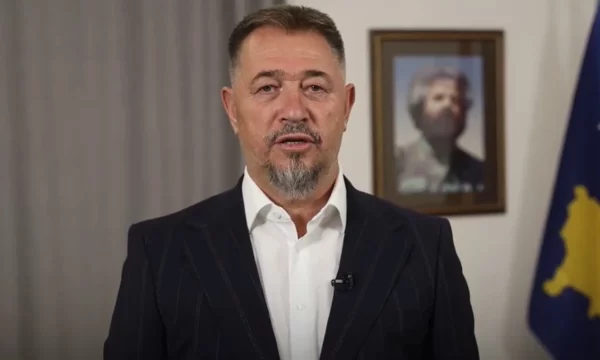 Liria e medias në Kosovë në rrezik: Dorëheqja e gazetares ndez alarmin