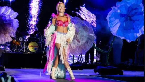 Rita Ora rikthehet në Vjenë dhe emocionon me mesazhin për Kosovën