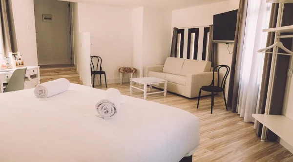 Prishtina në kulmin e festës: Sunny Hill mbush qytetin me vizitorë dhe rezervime