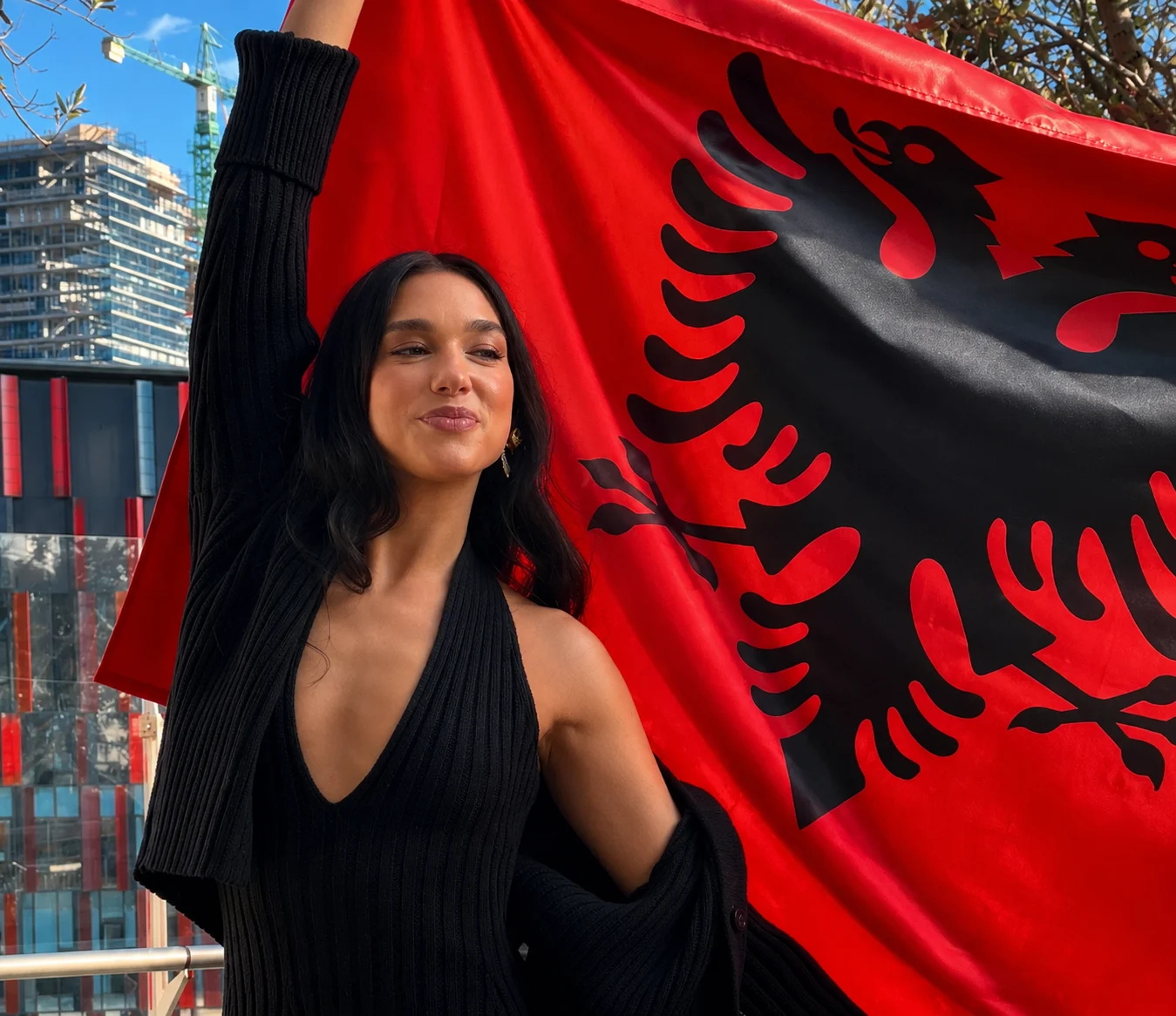 Dua Lipa reagon për ndryshimet ligjore dhe protestat në Shqipëri