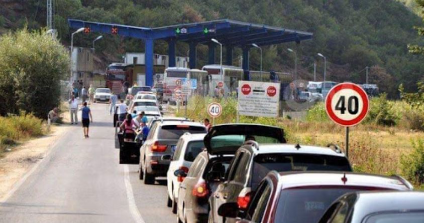 Pritje të gjata dhe kolona në pikat kufitare të Kosovës këtë fundjavë