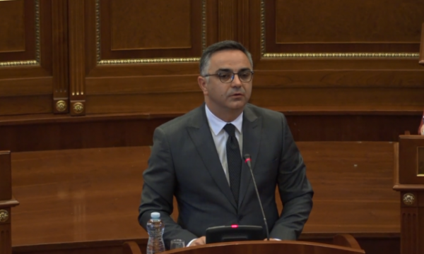 Seanca e 6 gushtit dhe sfidat e marrëveshjes mes partive në Kosovë