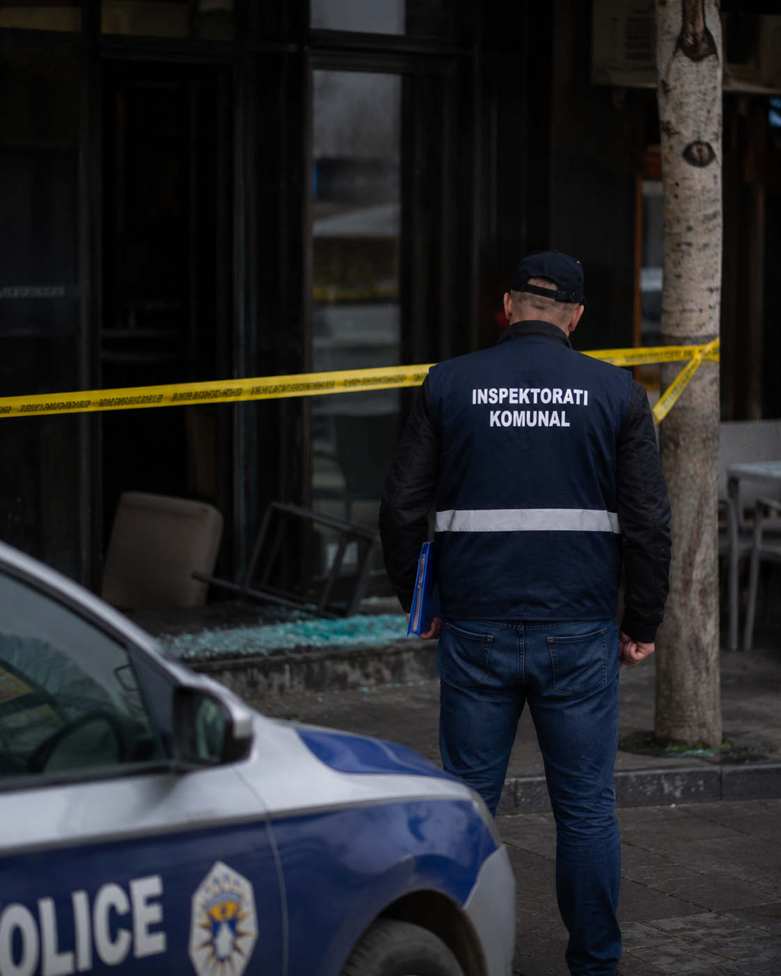 Inspektori komunal sulmohet gjatë detyrës në Prishtinë, pronari i lokalit në kërkim policor