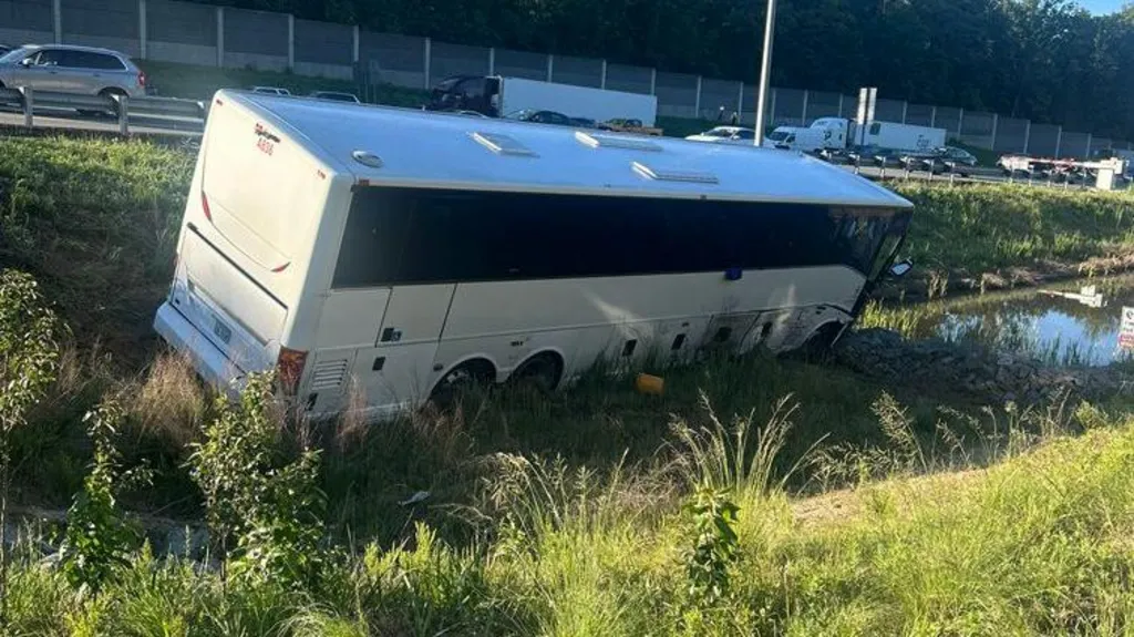 Aksidenti fatal në Virxhinia: Autobusi përplas gjashtë makina, 5 viktima dhe dhjetëra të plagosur