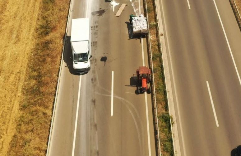 Përplasje e fortë në Mleqan, dy të lënduar pas aksidentit me traktor dhe veturë