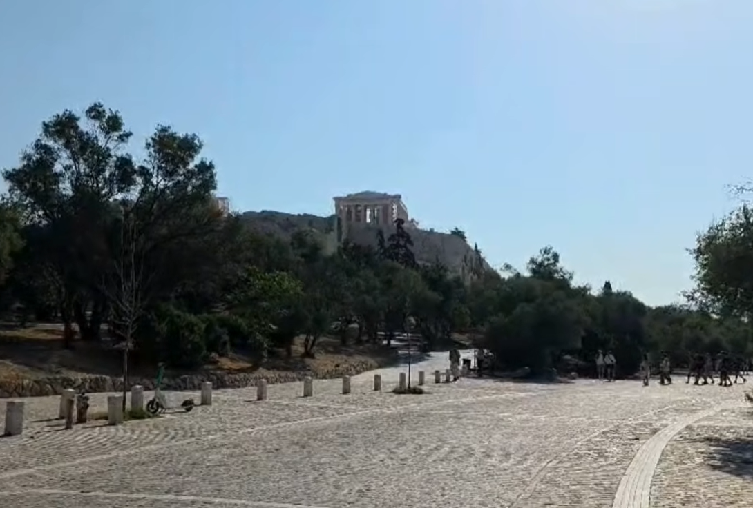 Sulm me thikë në Akropolin e Athinës plagos dy turistë amerikanë