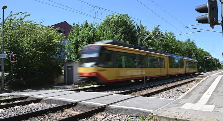 Nëna shpëton vajzën nga treni, por humb jetën në aksident tragjik në Gjermani