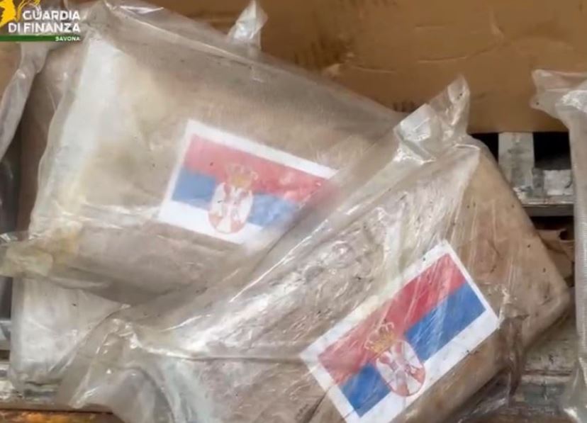 Sekuestrim rekord në Itali, kapet kokainë e fshehur në paleta bananesh me flamur serb