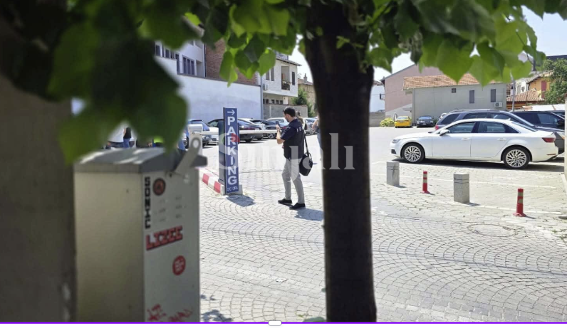 Kontroll i fortë në parkingjet e Prizrenit për çmime dhe kuponë fiskalë